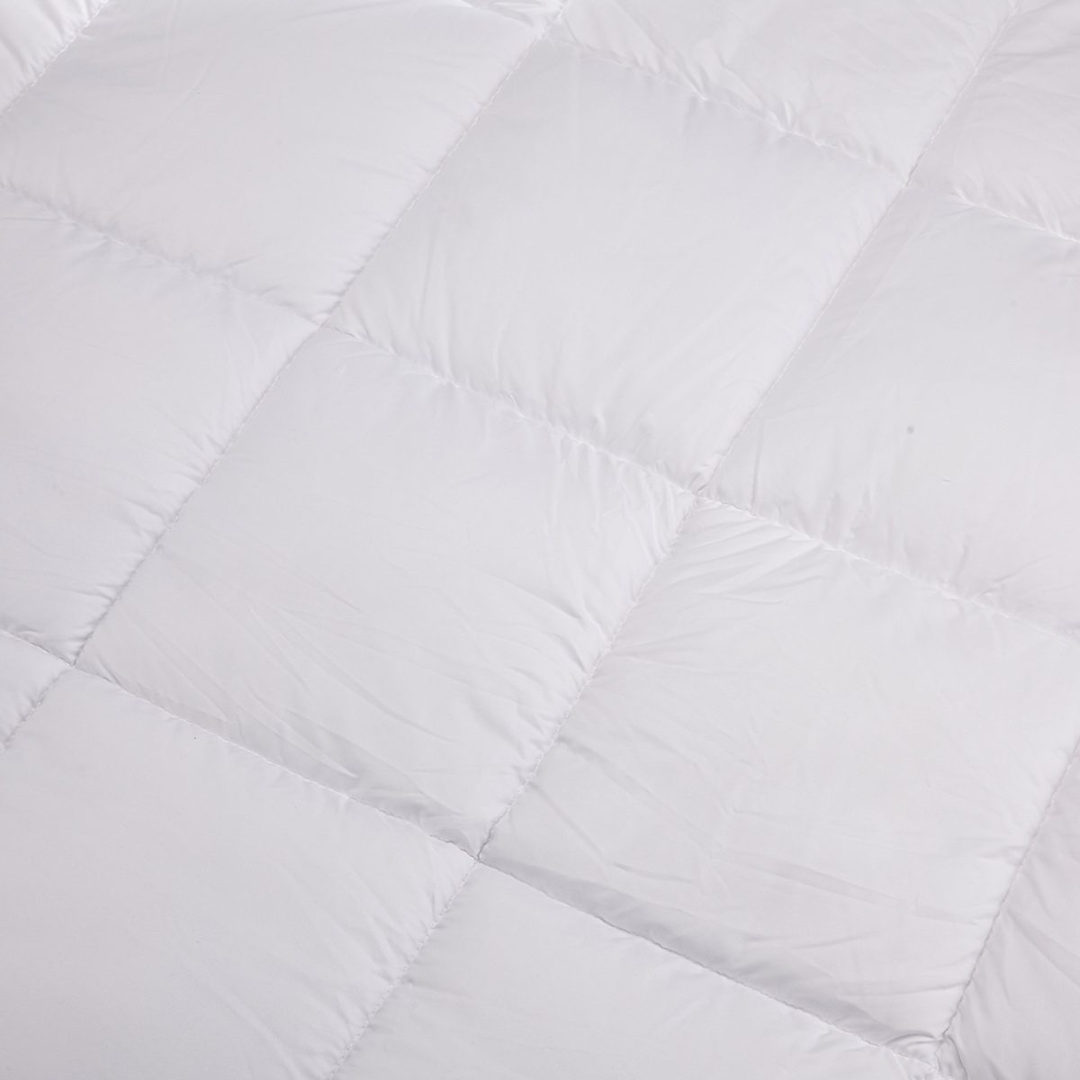 AmazonBasics Microfiber Four Seasons Quilt