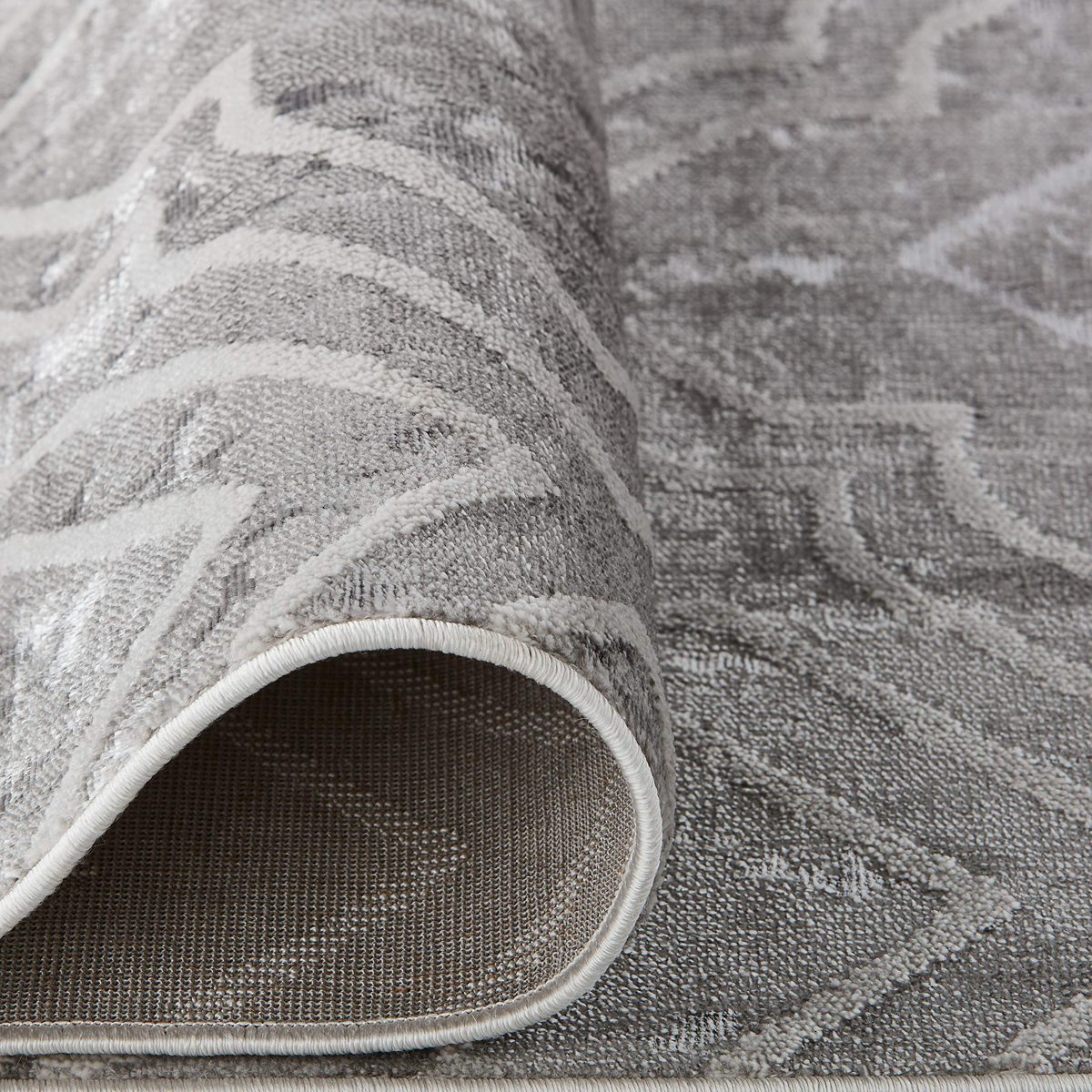 Amazon Brand – Rivet Polyester Area Rug, 1' 8" x 2' 10", Silver, Grey, White