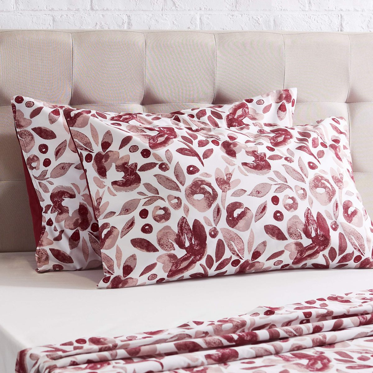 AmazonBasics Premium Microfiber Pillowcases, 2-Pack - 40 x 80 cm, Watercolor Rumba Red