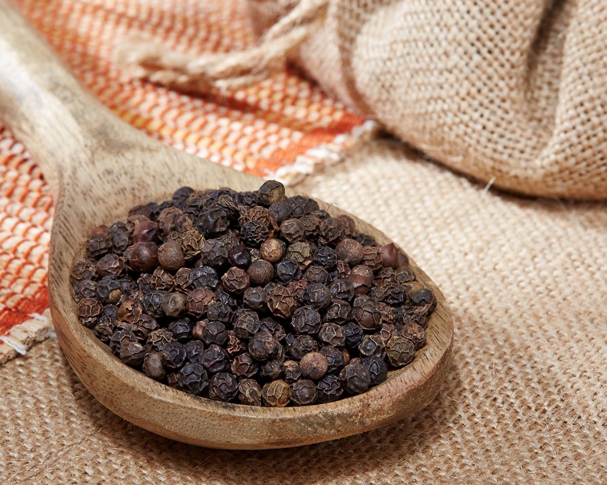Amazon Brand - Vedaka Black Peppercorn (Kali Mirch), 100g