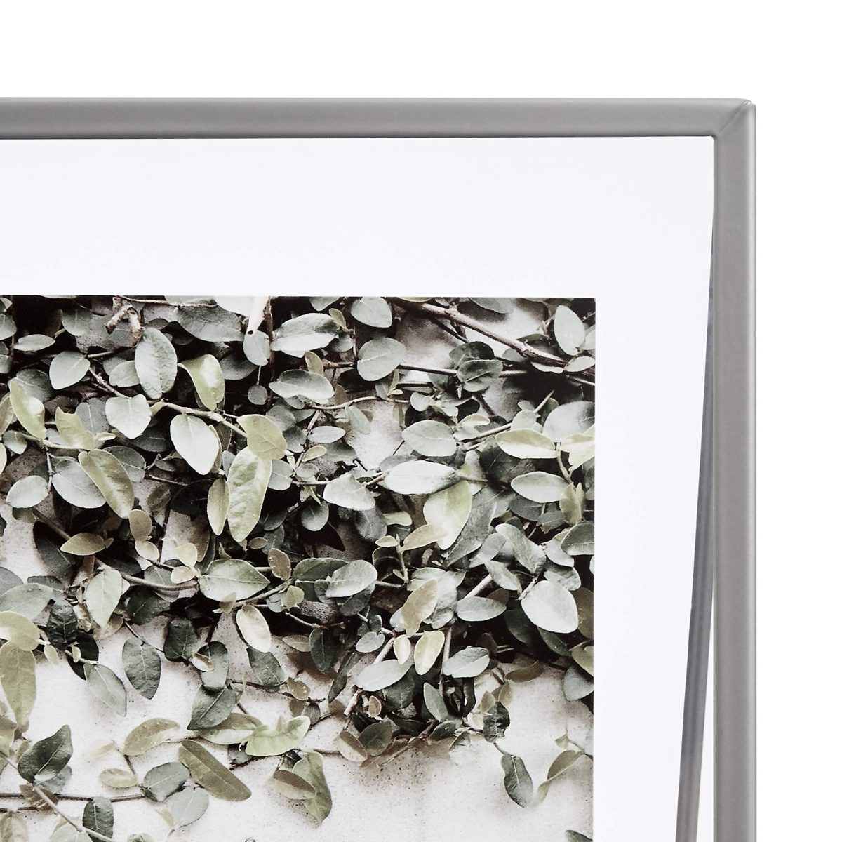 AmazonBasics Wedge Floating Photo Frame for 4 x 6 Inch Photos - Slim Frame, Nickel