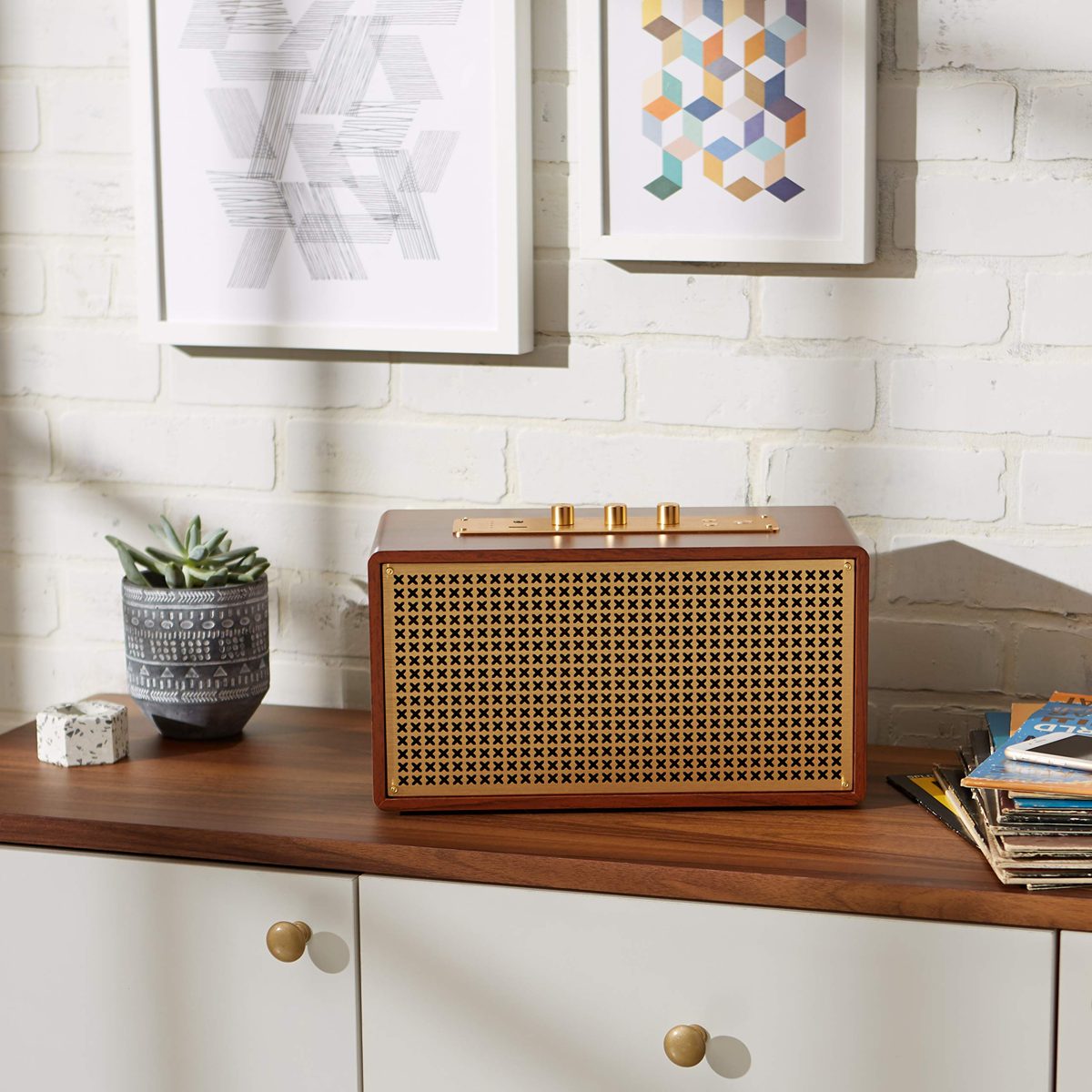 AmazonBasics Vintage Retro Bluetooth Speaker