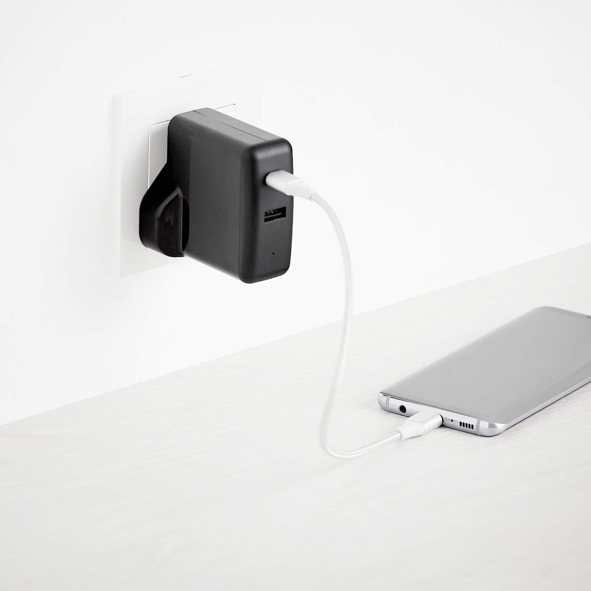 AmazonBasics 2-Port Wall Charger (51W) for Laptops, Tablets and Phones, with 1 USB-A Port and 1 USB-C Port with 30W Power Delivery - Black