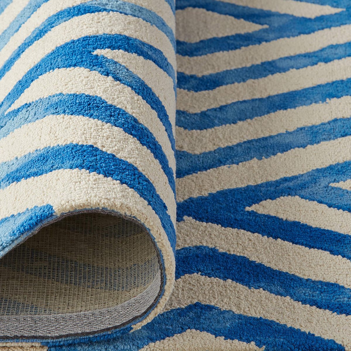 Amazon Brand – Rivet Modern Geometric Area Rug, 5 x 8 Foot, Blue, Ivory