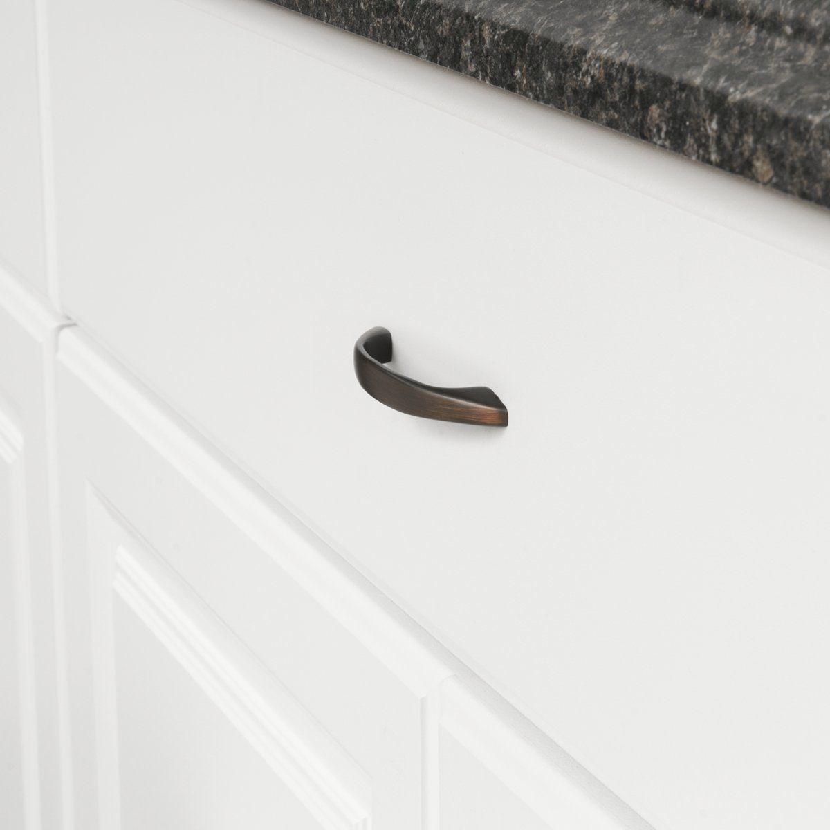 AmazonBasics Modern Arch Cabinet Handle, 4" Length (3" Hole Centre), Oil Rubbed Bronze, 10-Pack
