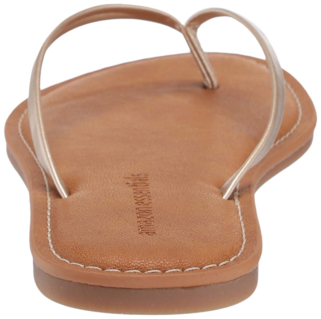 Amazon Essentials Women's Thong Sandal, Gold, 6 B US