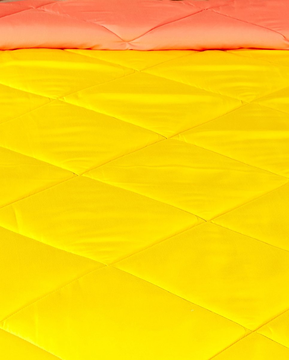 Amazon Brand - Solimo Microfiber Reversible Comforter, Single (Peach Pink & Cheery Yellow, 200 GSM)