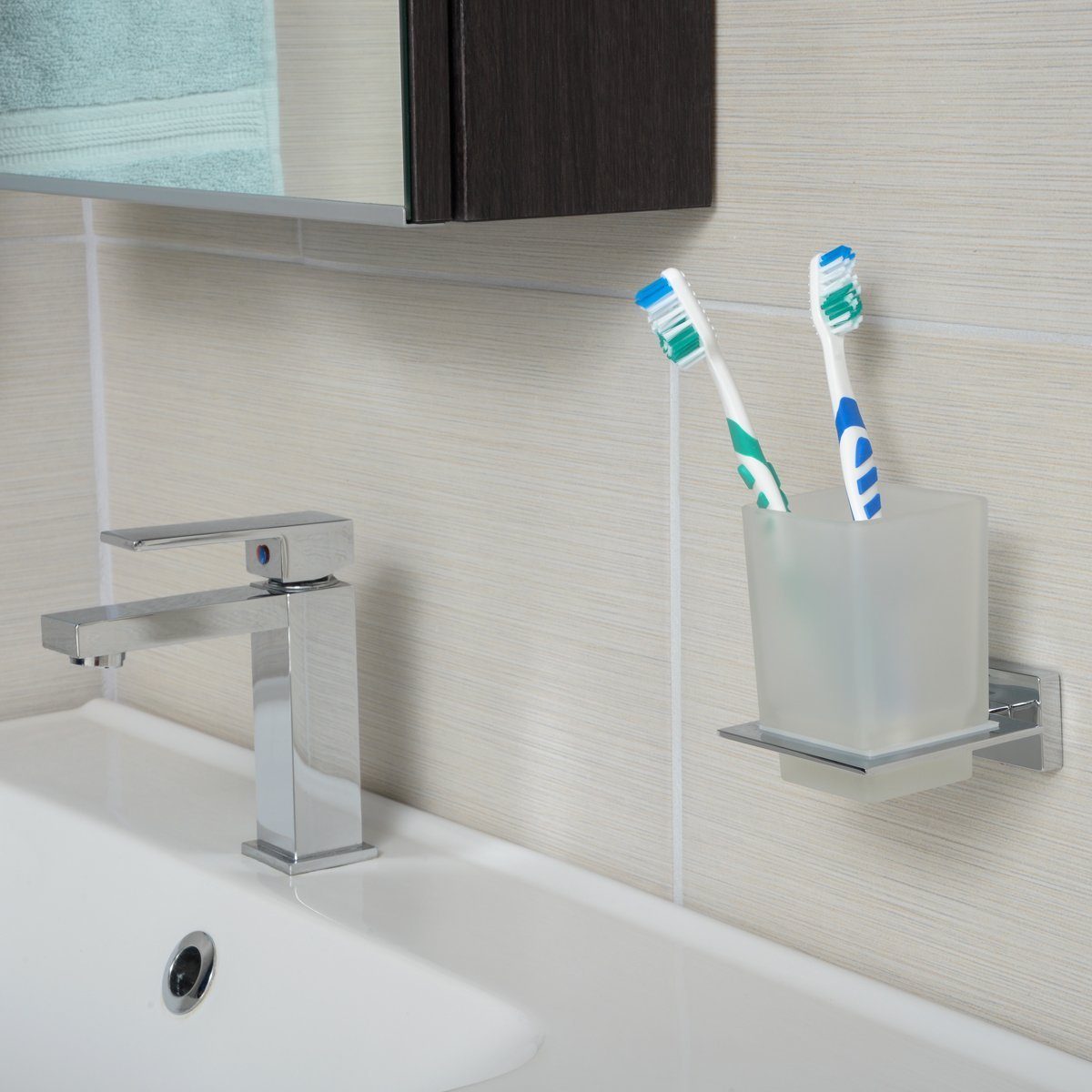 AmazonBasics Euro Toilet Roll Holder, AB-BR825-PC