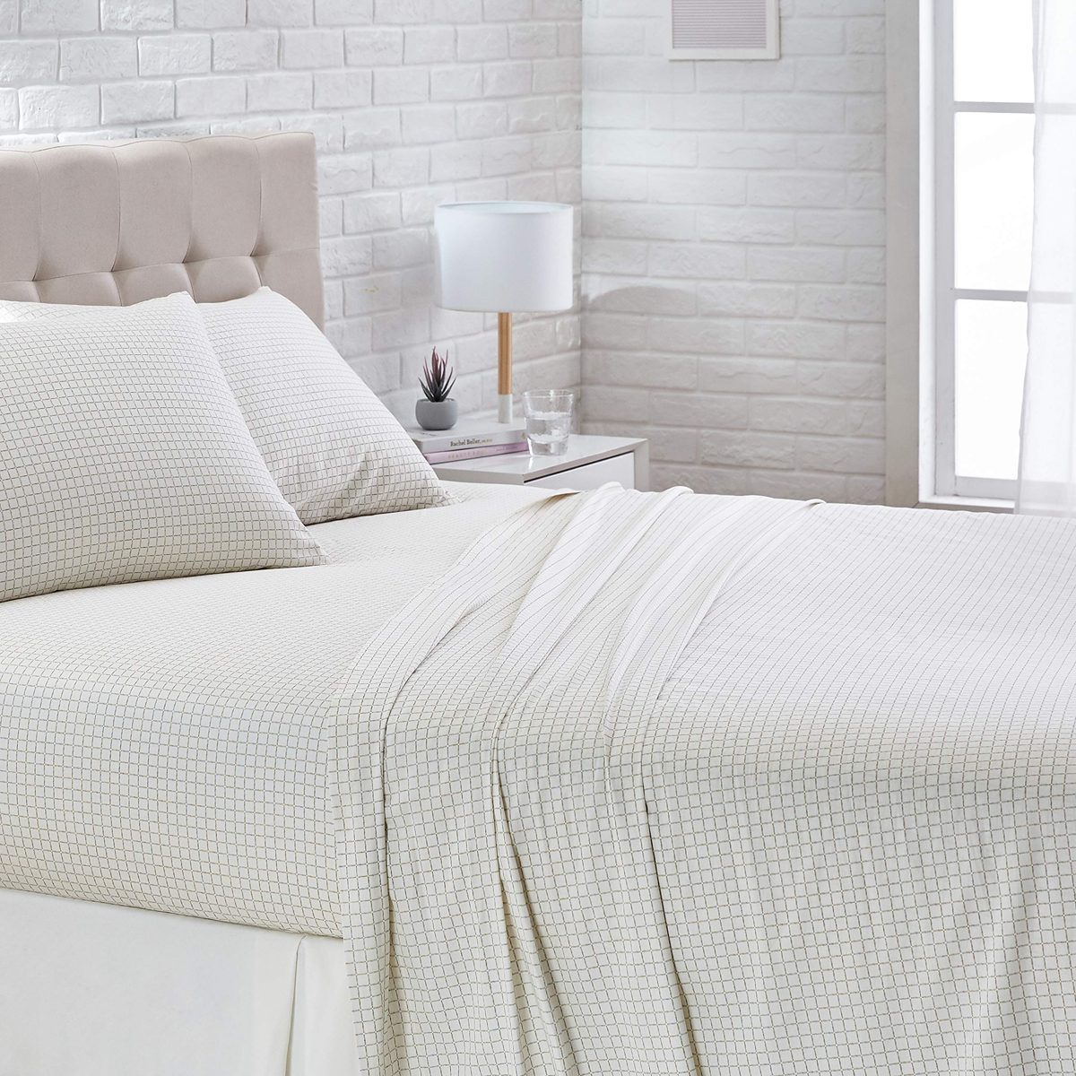 AmazonBasics Super-Soft Cotton Sheet Set - Queen, Grey Grid