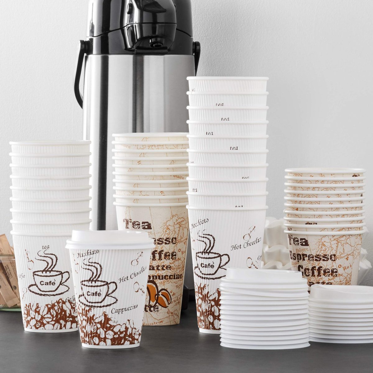 AmazonBasics Insulated Ripple Wall Hot Cups with Lids, Café Design, 12 oz, 100-Count