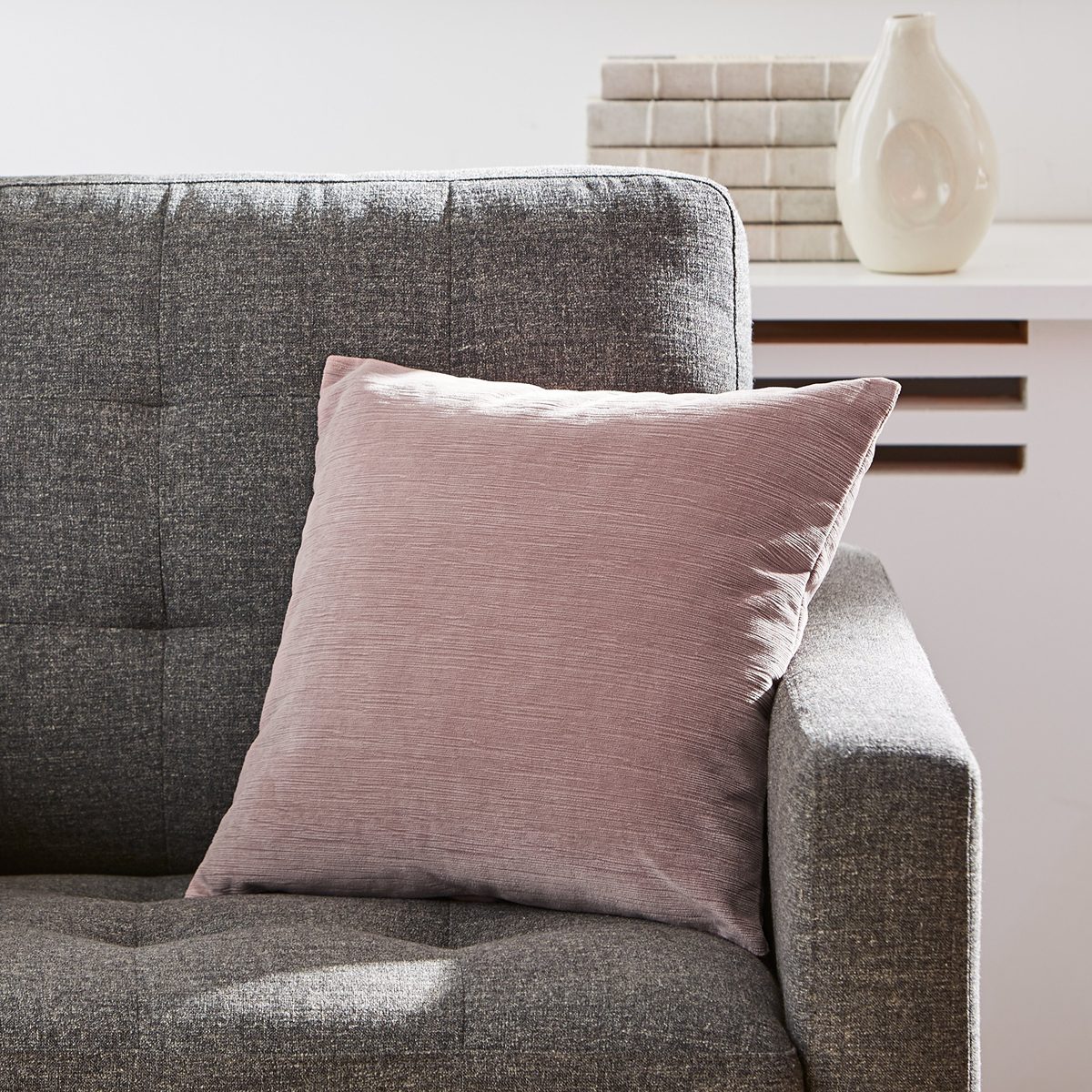 Amazon Brand – Rivet Velvet Texture Striated Decorative Throw Pillow, 17" x 17", Mauve