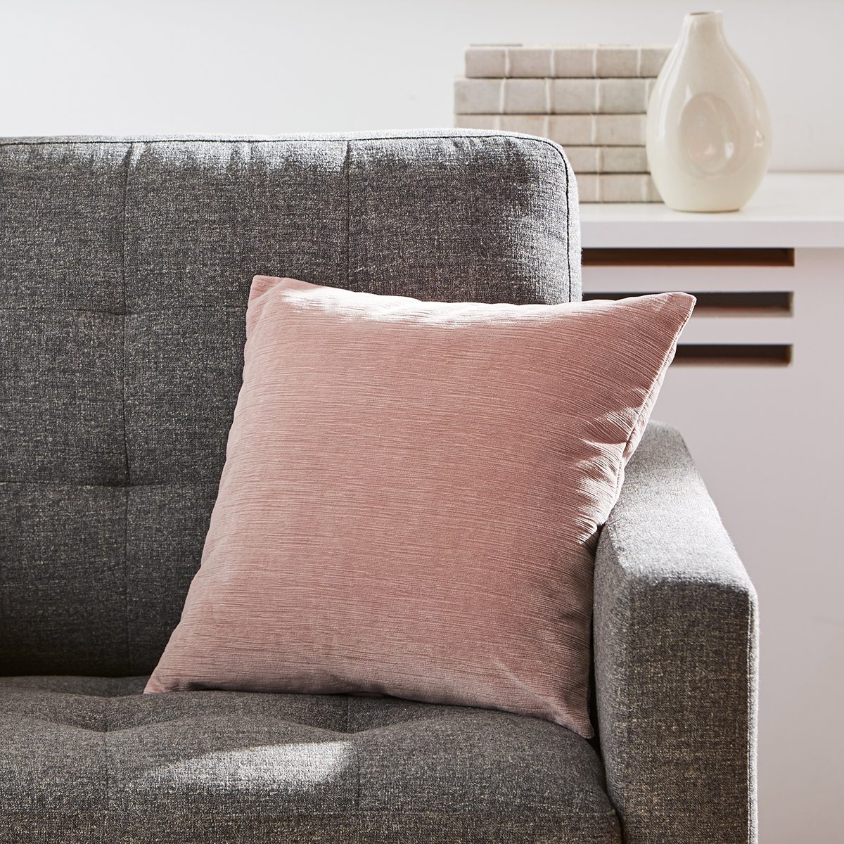 Amazon Brand – Rivet Velvet Texture Striated Decorative Throw Pillow, 17" x 17", Mauve