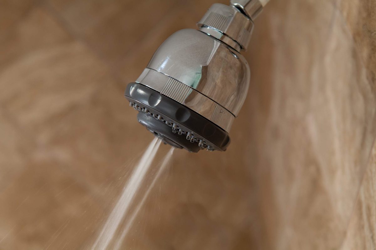 AmazonBasics Wall-Mounted Showerhead Water Filtration System | Equivalent To Culligan WSH-C125, Chrome Finish