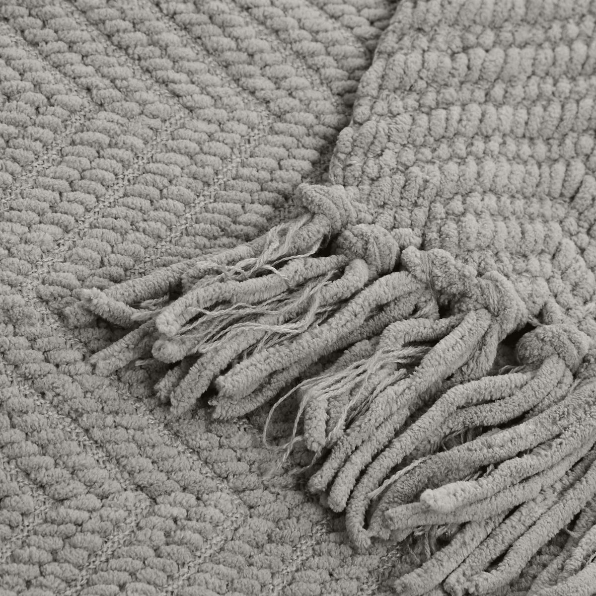 AmazonBasics Chunky Knitted Fringed Throw Blanket