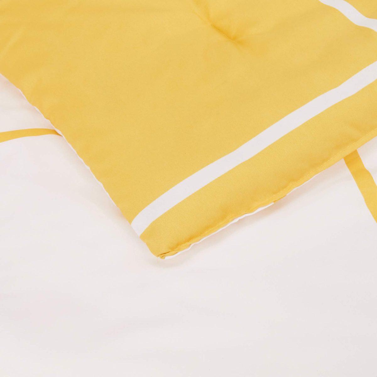 AmazonBasics College Dorm Bed-in-a-Bag with Elastic Storage Pockets - Full/Queen - Gold Grid