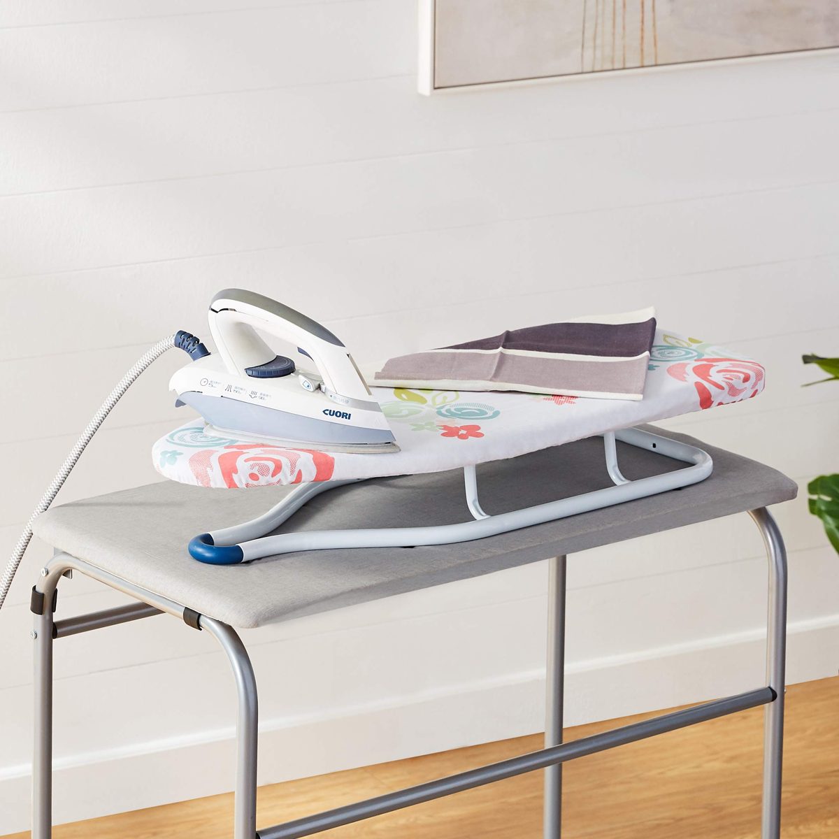 AmazonBasics Ironing Board, Tabletop, 77 x 29 cm (White)