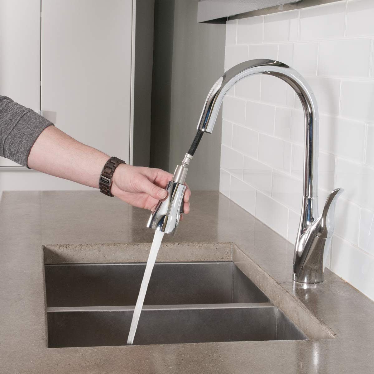 AmazonBasics Single-Handled Kitchen Pull-Down Sprayer Faucet, Polished Chrome
