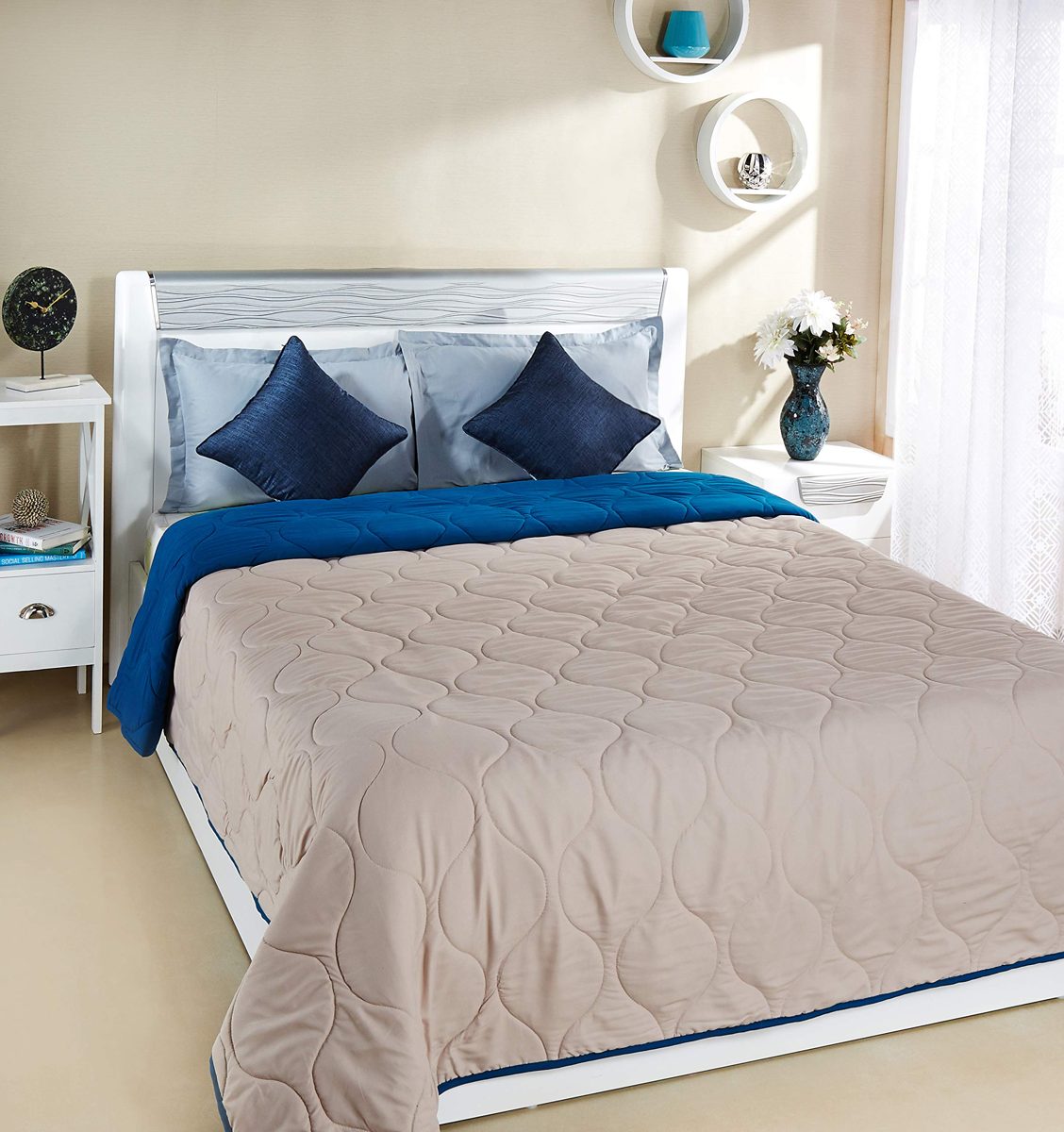 Amazon Brand - Solimo Microfibre Reversible Quilt Blanket, Double, 120 GSM, Sandy Beige and Deep Teal