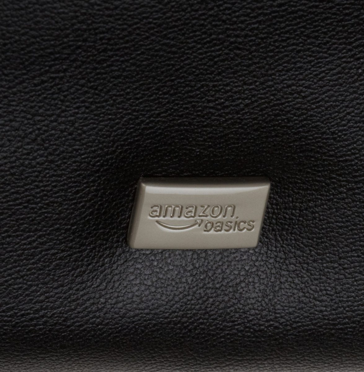 AmazonBasics Faux Leather Carrying Case for 5-Inch GPS