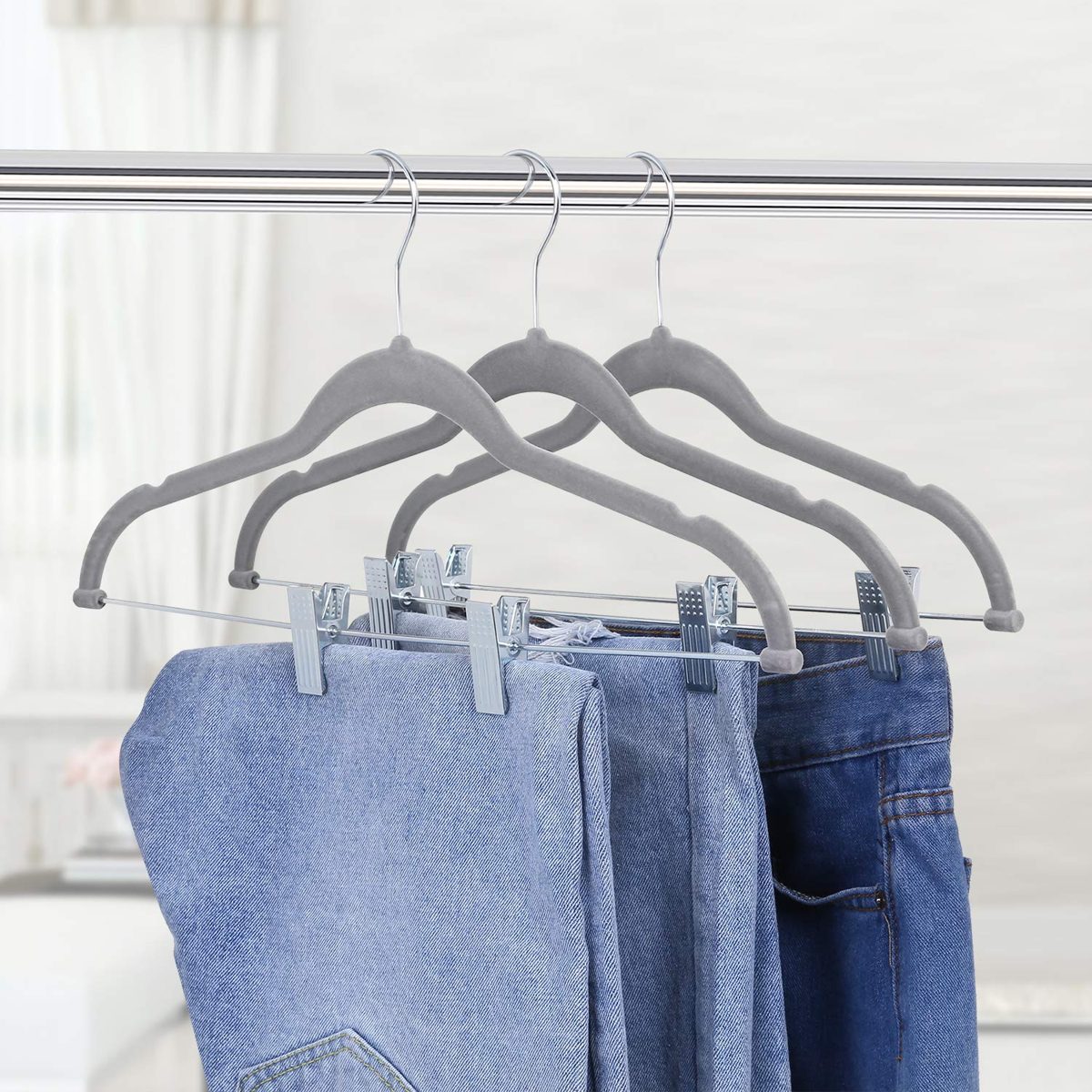 UMI. Essentials Velvet Non-Slip Swivelling Pant Hangers (Grey, Pack of 20)