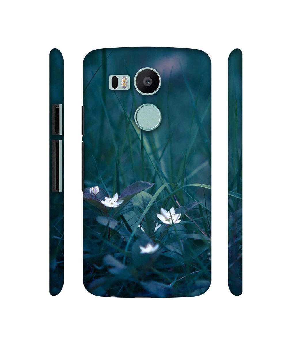 Amazon Brand - Solimo Designer White Flower 3D Printed Hard Back Case Mobile Cover for LG Nexus 5X