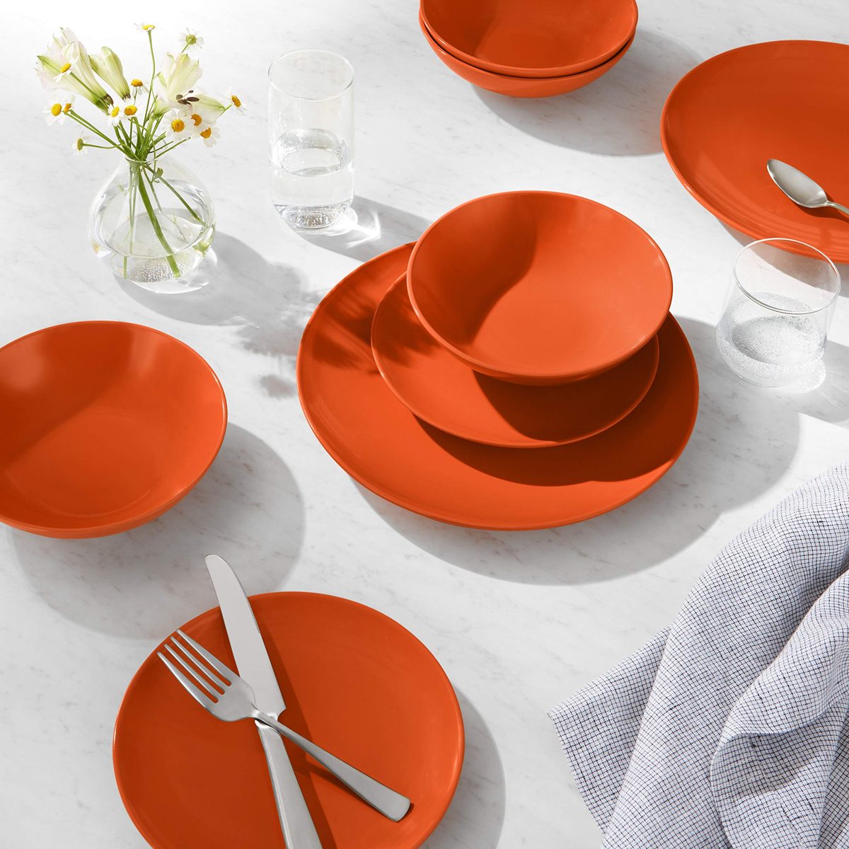 AmazonBasics 18-Piece Stoneware Dinnerware Set - Tangerine Orange, Service for 6