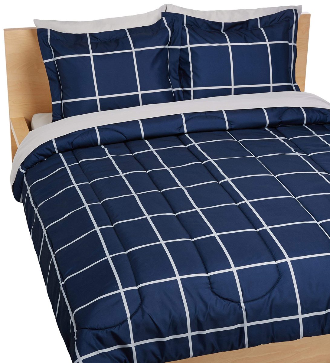 AmazonBasics 7-Piece Bed-in-A-Bag - Full/Queen, Navy Simple Plaid (Renewed)