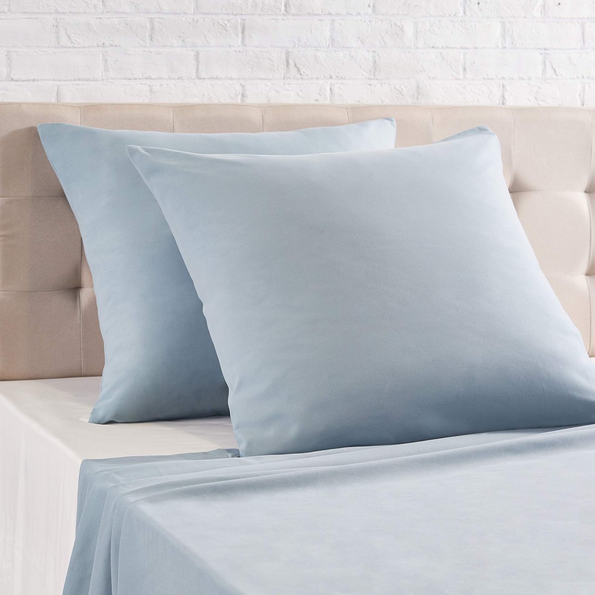 AmazonBasics Premium Microfiber Pillowcases, 2-Pack - 80 x 80 cm, Spa Blue