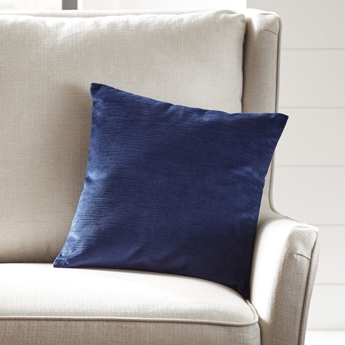 Amazon Brand – Stone & Beam Striated Velvet Linen-Look Decorative Throw Pillow, 17" x 17", Midnight