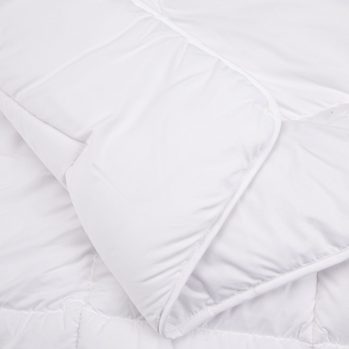 AmazonBasics Microfiber Four Seasons Quilt
