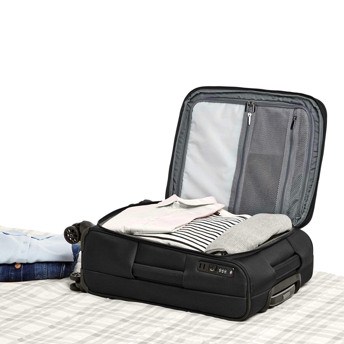 AmazonBasics Premium Expandable Softside Spinner Luggage with TSA Lock Black