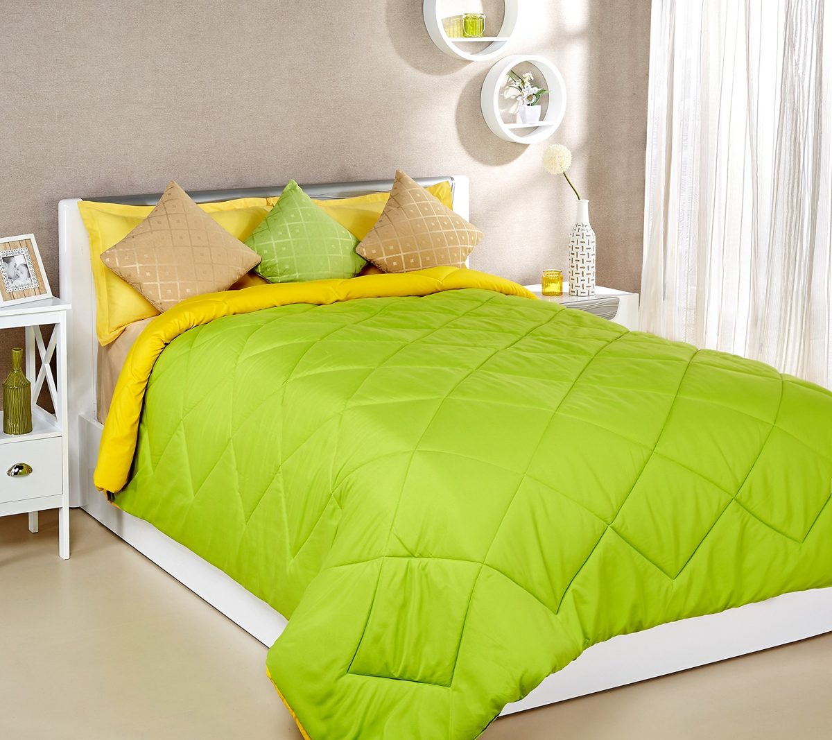 Amazon Brand - Solimo Microfiber Reversible Comforter, Double (Olive Green & Cheery Yellow, 200 GSM)
