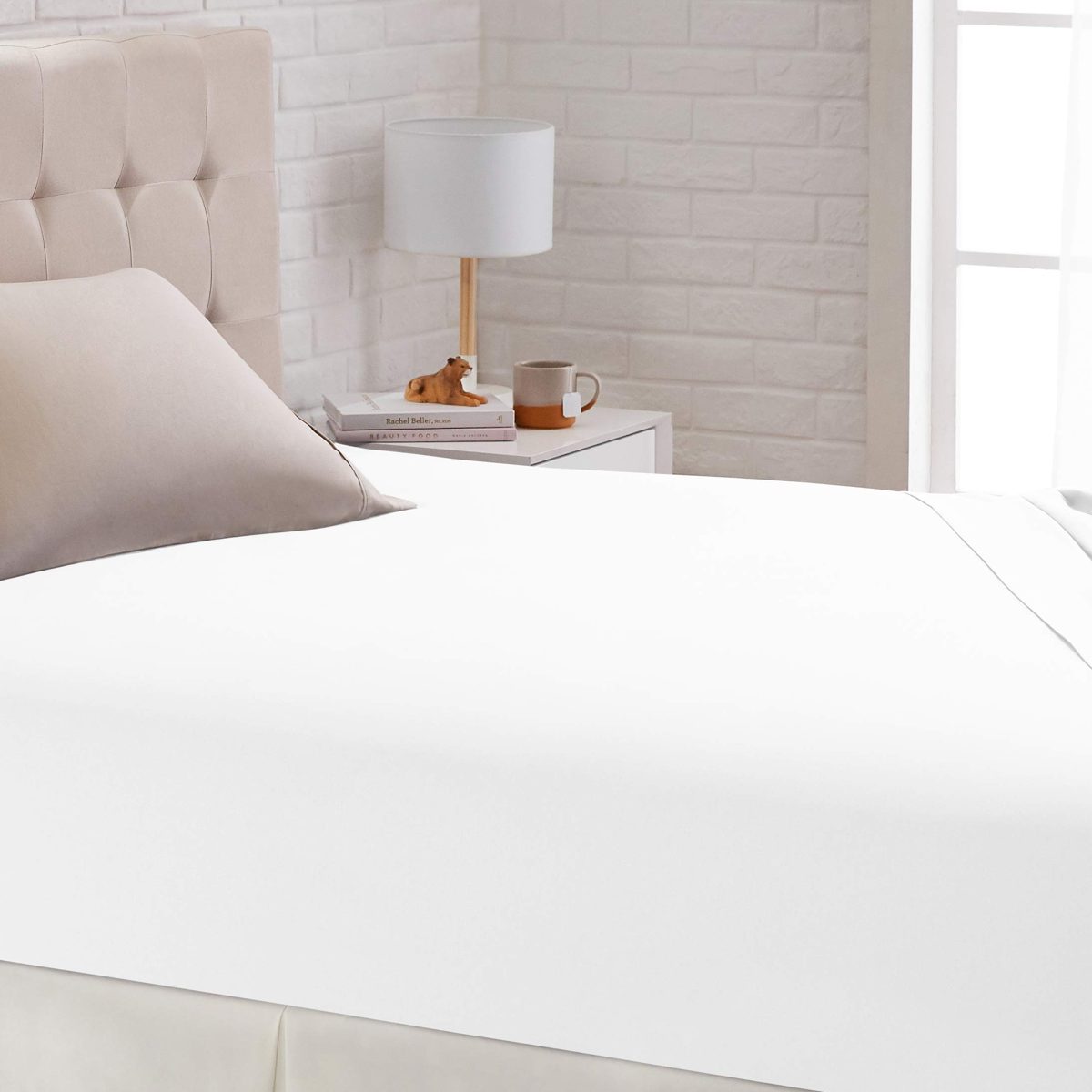 AmazonBasics Sateen Fitted Sheet, 135 x 190 cm, White