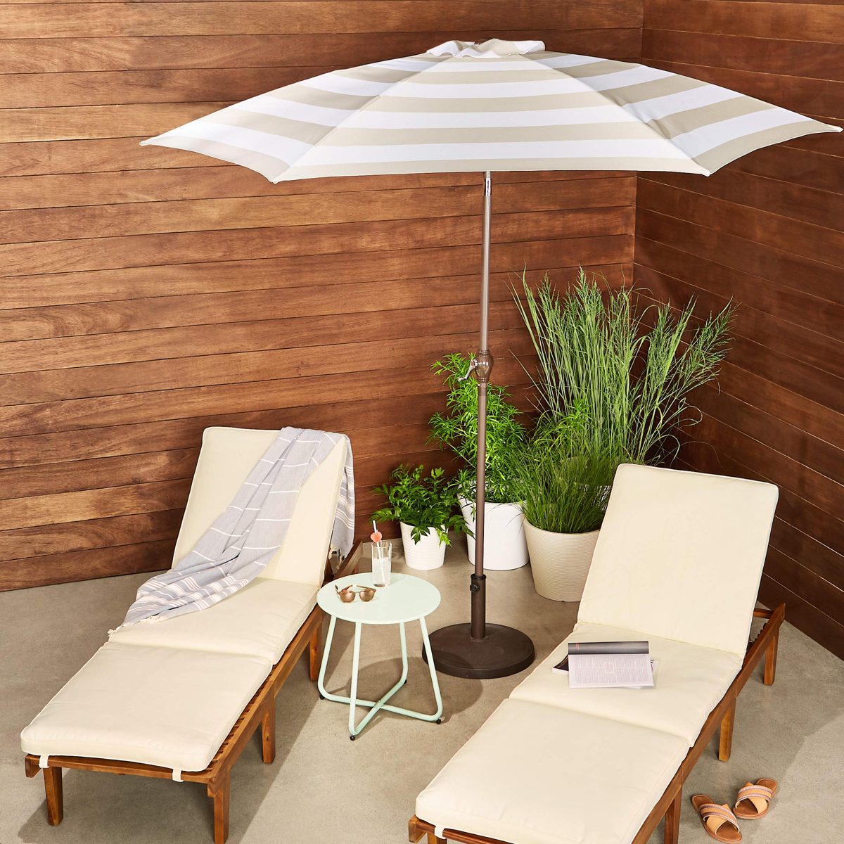 AmazonBasics Patio Umbrella