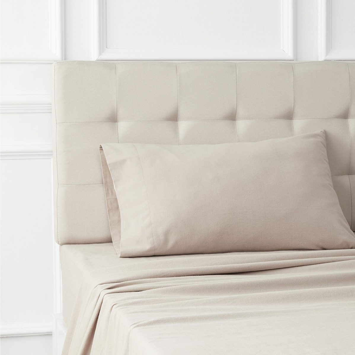 AmazonBasics Everyday Flannel Sheet Set