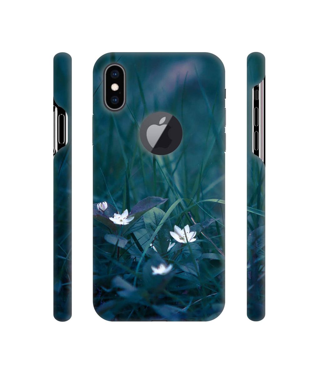 Amazon Brand - Solimo Designer White Flower 3D Printed Hard Back Case Mobile Cover for Apple iPhone Xs Max (Logo Cut)