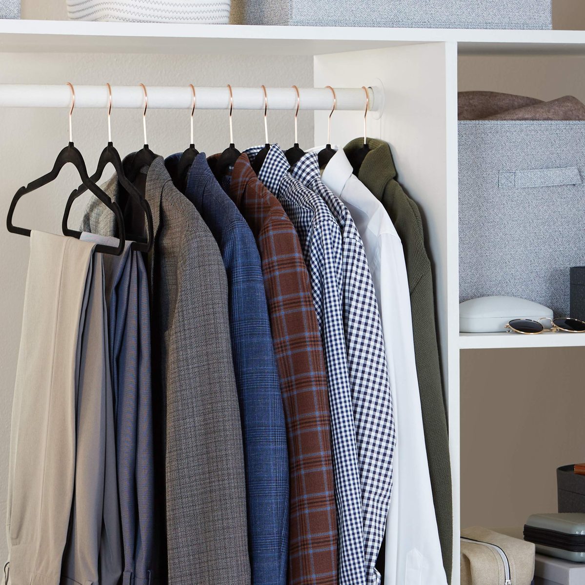 AmazonBasics Velvet Suit Hangers