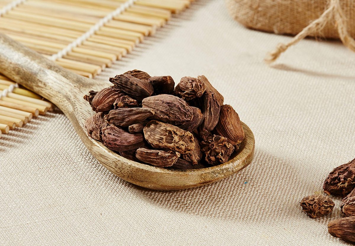 Amazon Brand - Vedaka Whole Black Cardamom, 50g