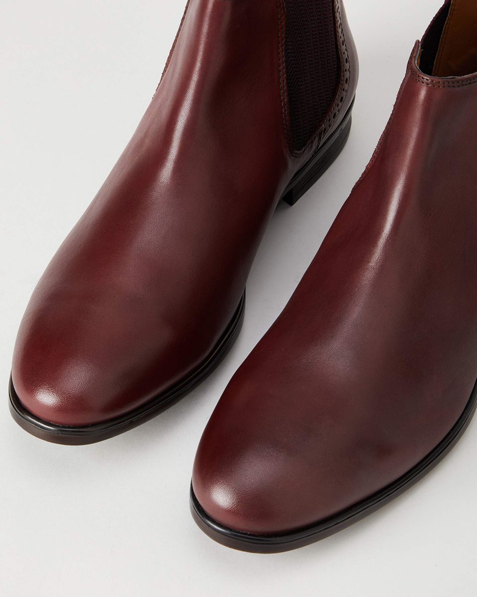find. Men's Leather Brogue Detail Chelsea Boots, Rot Dark Burgundy, 8 UK