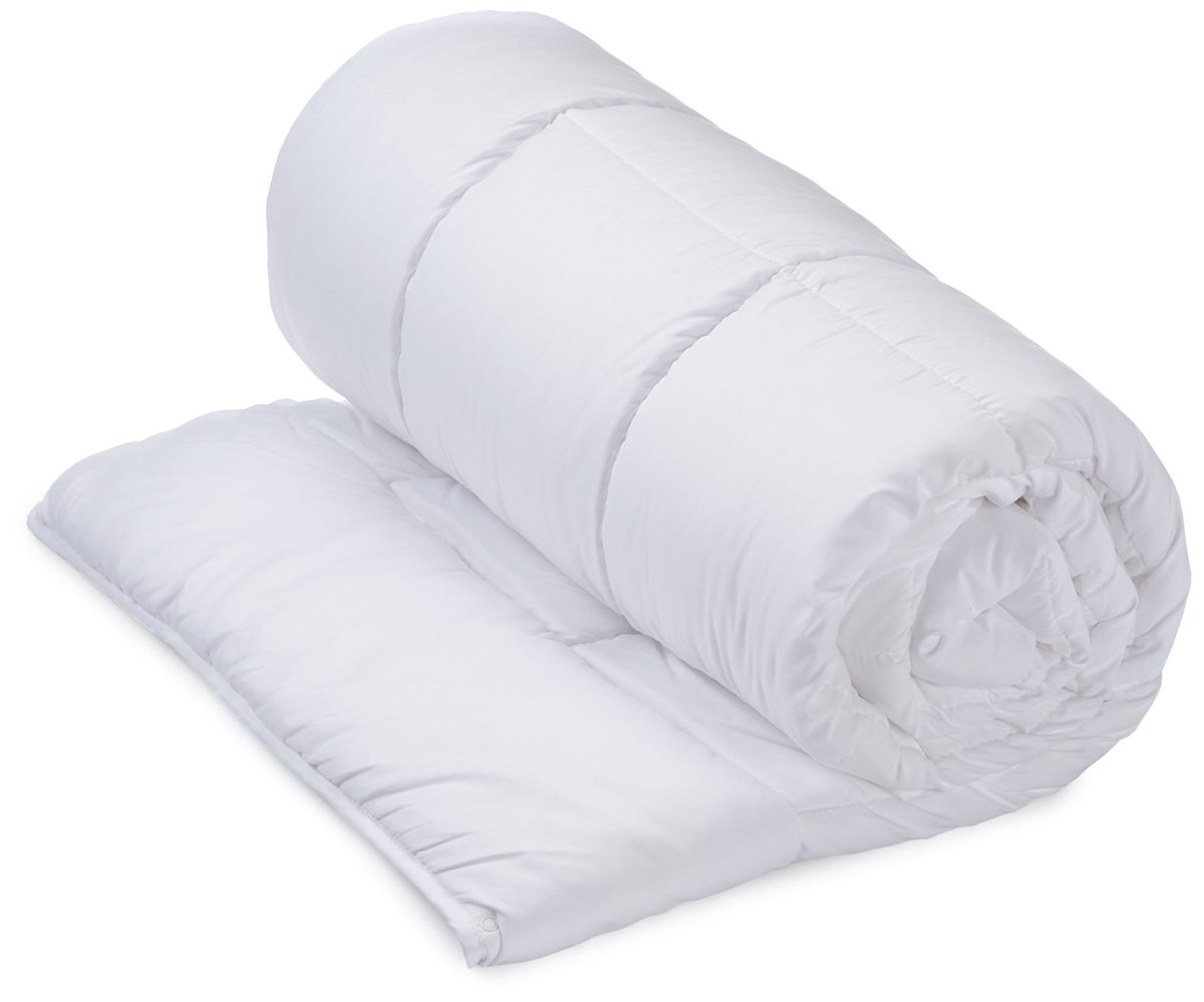 AmazonBasics Microfiber Four Seasons Quilt