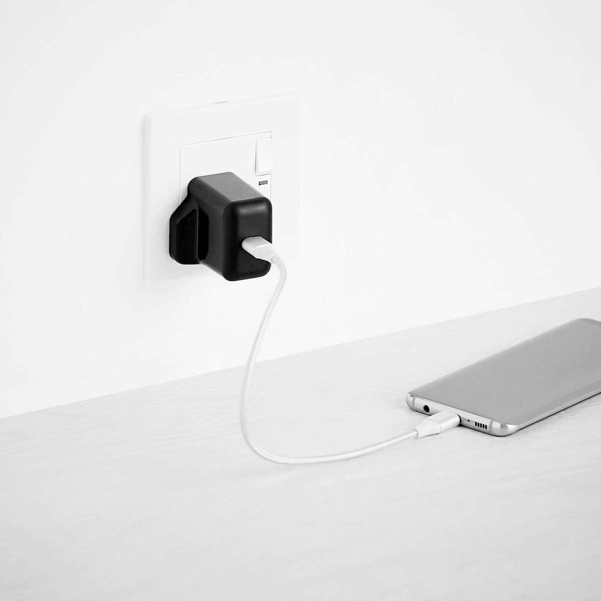 AmazonBasics 15W One-Port USB-C Wall Charger for Phones- Black