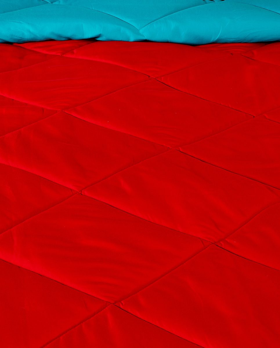 Amazon Brand - Solimo Microfiber Reversible Comforter, Double (Ruby Red & Aqua Blue, 200 GSM)