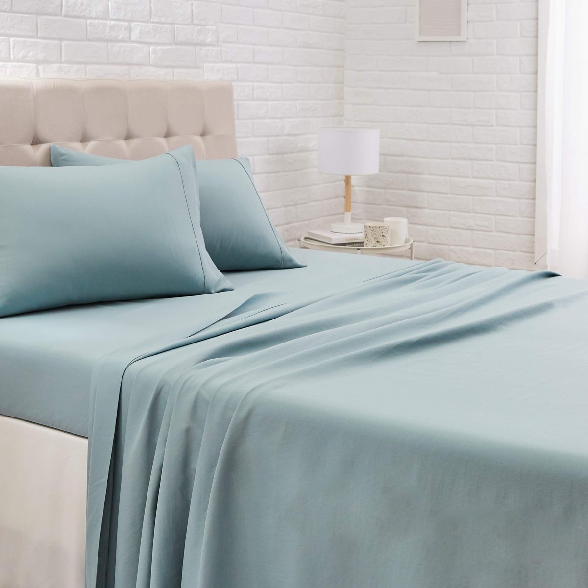 AmazonBasics Lightweight Super Soft Easy Care Microfiber Sheet Set with 16" Deep Pockets - Queen, Spa Blue