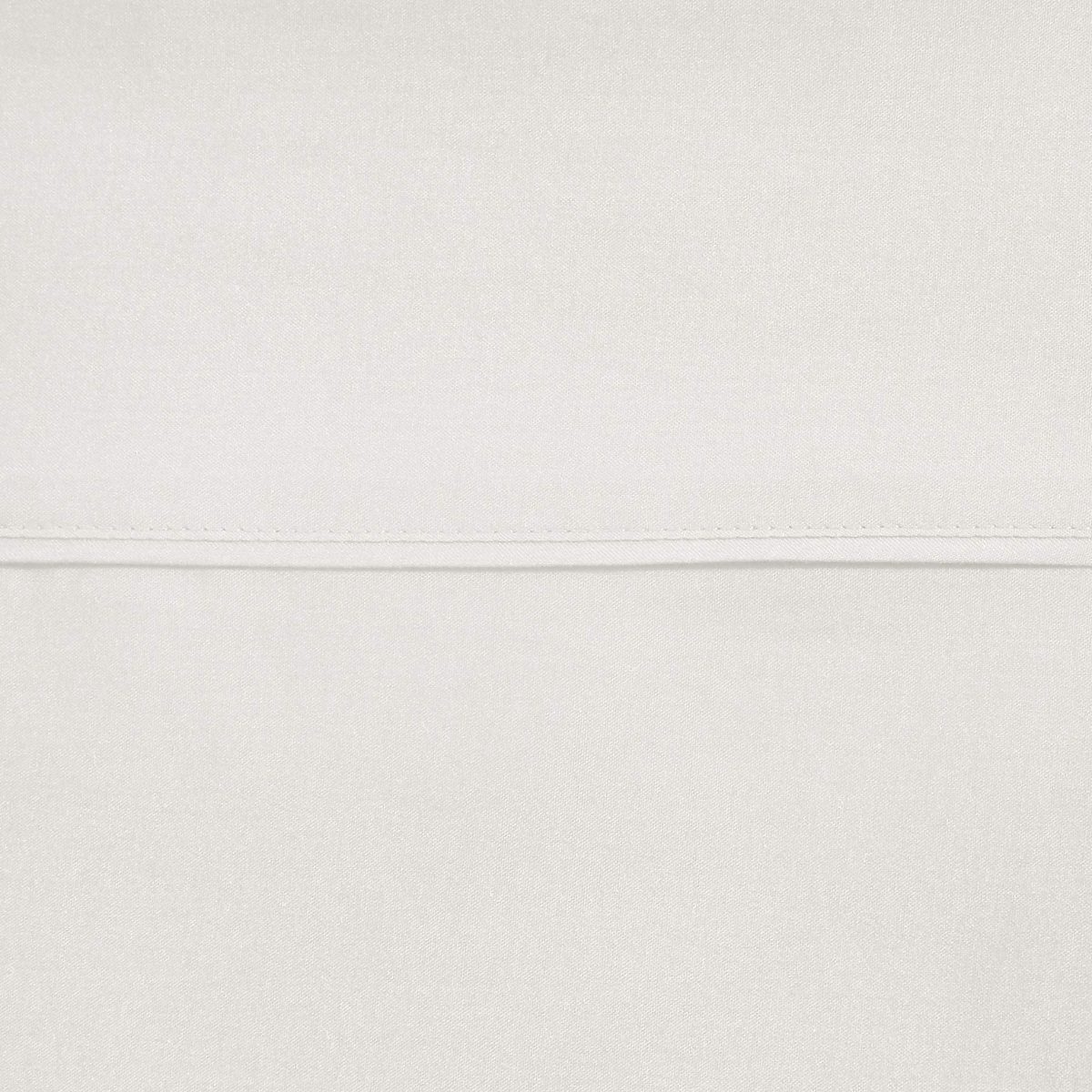 AmazonBasics Microfiber Flat Sheet, 275 x 275 + 10 cm - Cream
