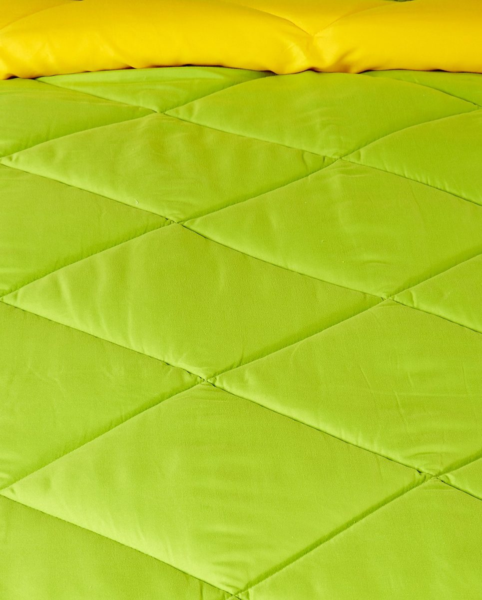 Amazon Brand - Solimo Microfiber Reversible Comforter, Double (Olive Green & Cheery Yellow, 200 GSM)
