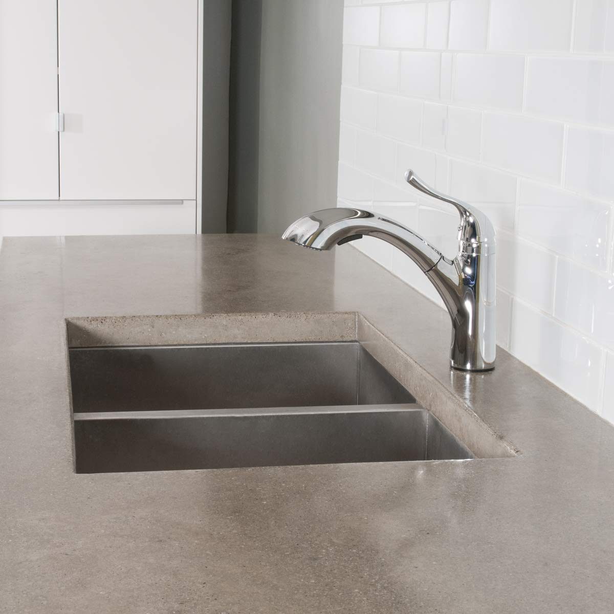 AmazonBasics Single-Handle Kitchen Pull Out Sprayer Faucet, Arched