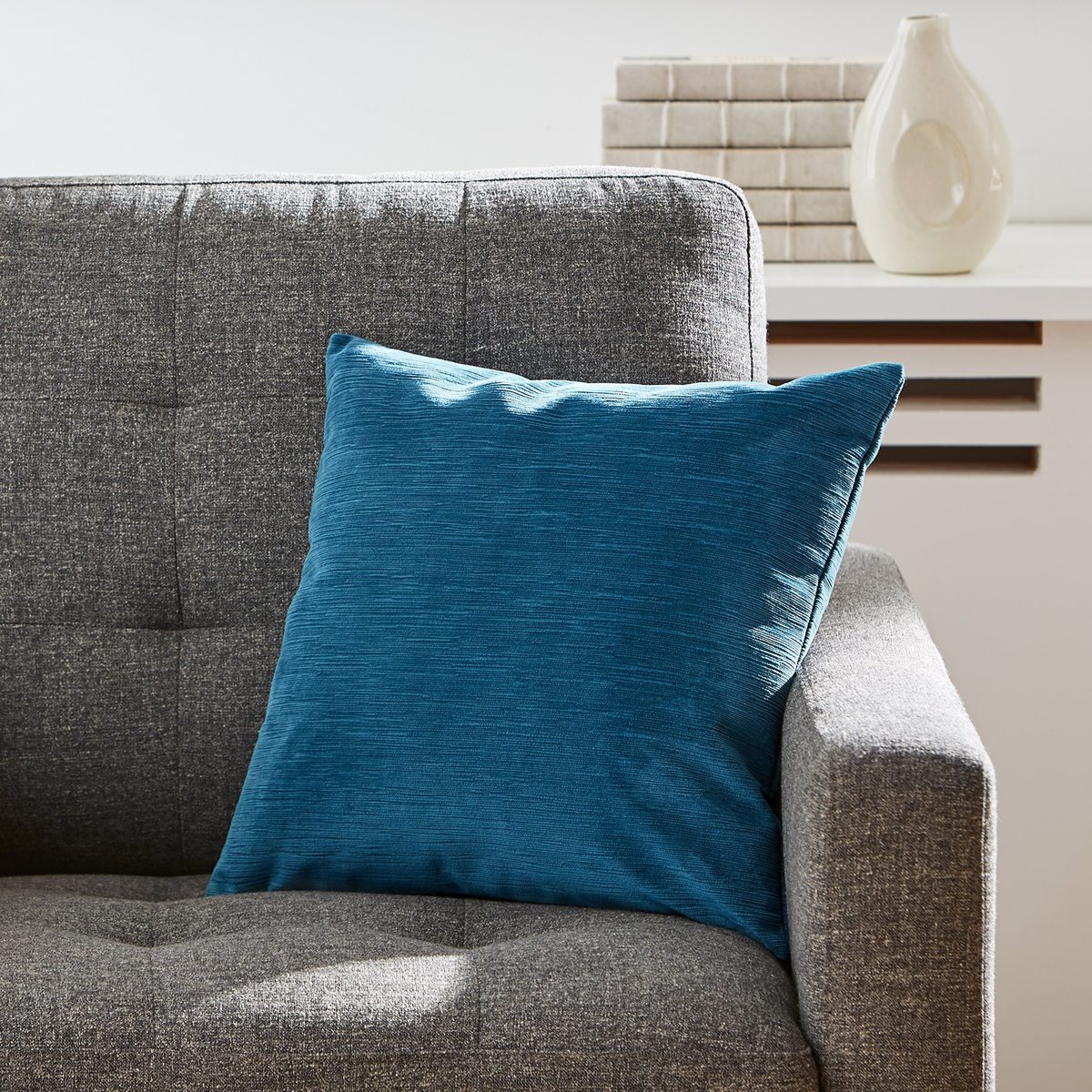 Amazon Brand – Rivet Velvet Texture Decorative Throw Pillow, 17" x 17", Azure