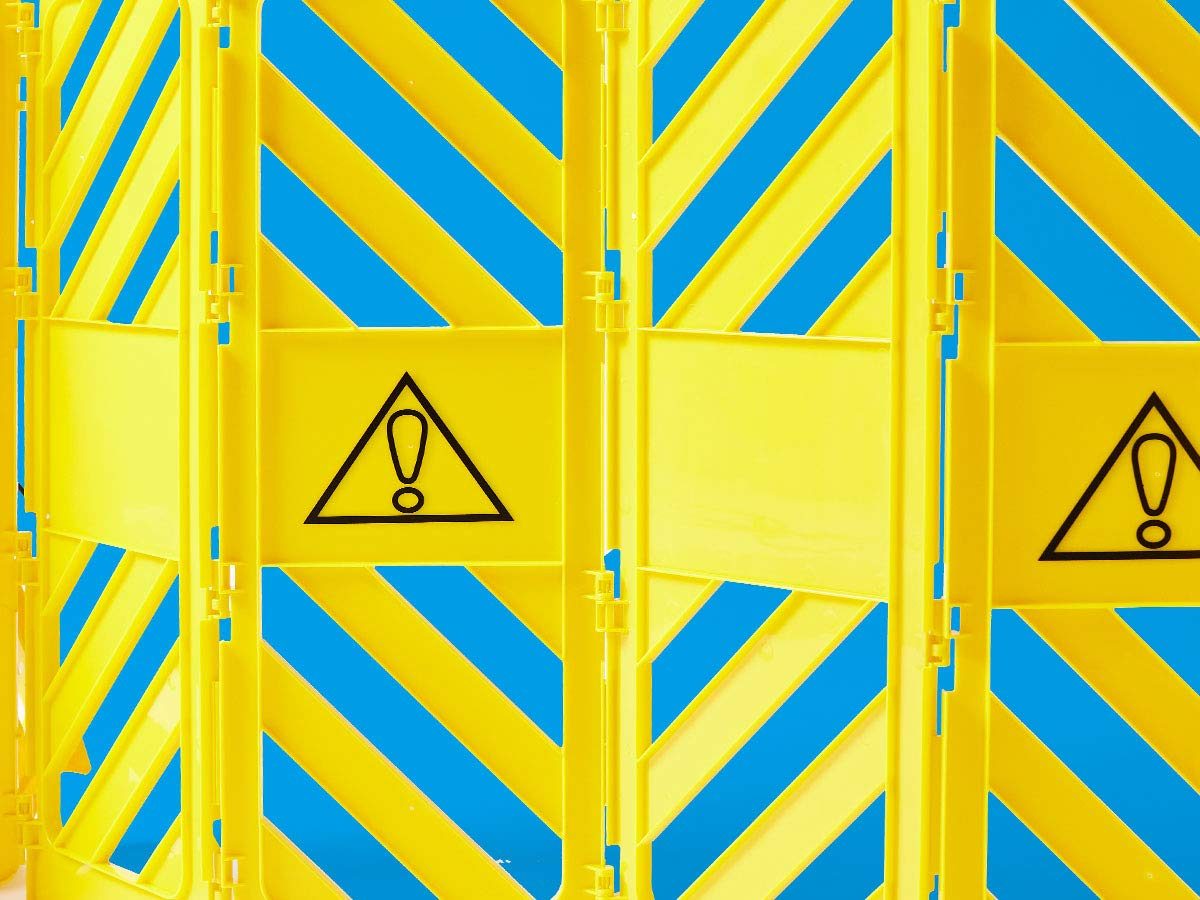AmazonCommercial Expandable Mobile Barricade System, Yellow