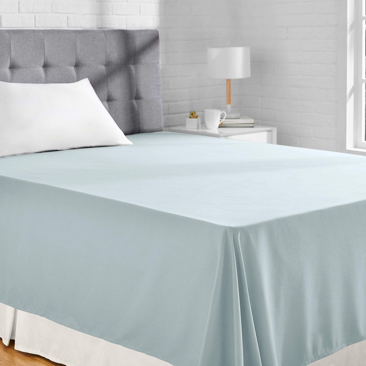 AmazonBasics Microfiber Flat Sheet, 275 x 275 + 10 cm - Aqua
