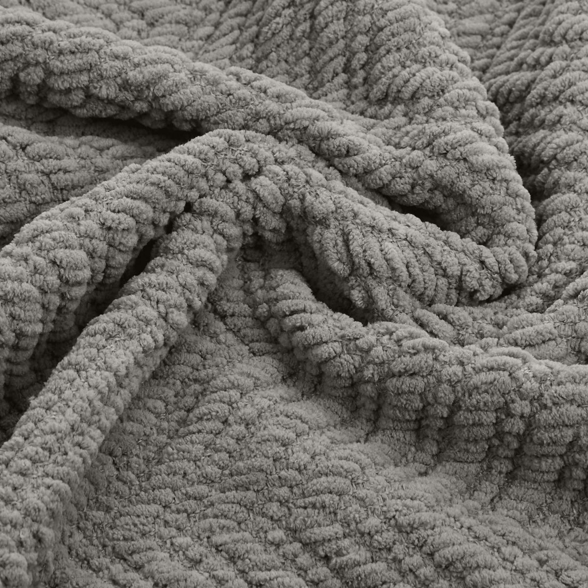 AmazonBasics Chunky Knitted Fringed Throw Blanket